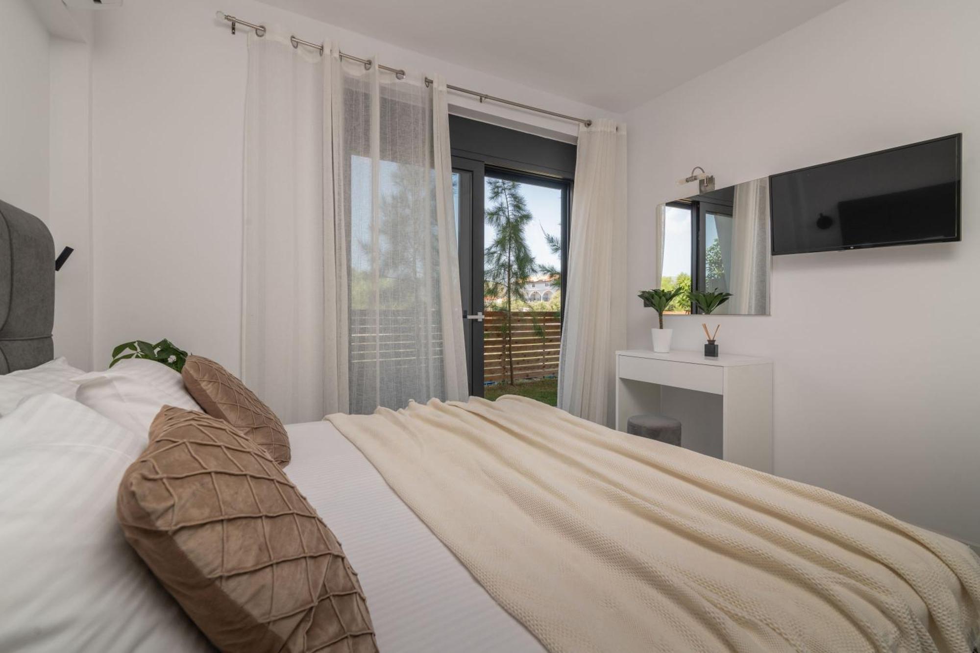 Sunwhite Villas - Private Pool & Cozy Atmosphere, By Zantewize Laganász Kültér fotó