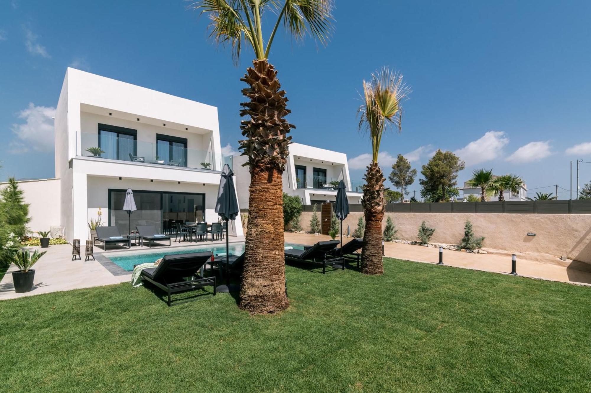 Sunwhite Villas - Private Pool & Cozy Atmosphere, By Zantewize Laganász Kültér fotó
